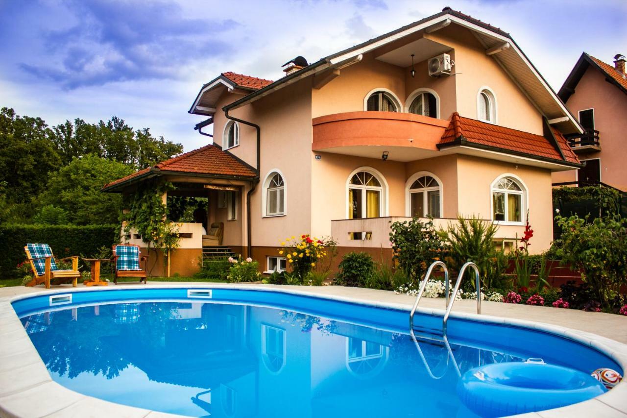 Villa Katarina With Pool 바냐루카 외부 사진