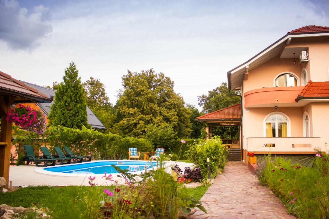 Villa Katarina With Pool 바냐루카 외부 사진