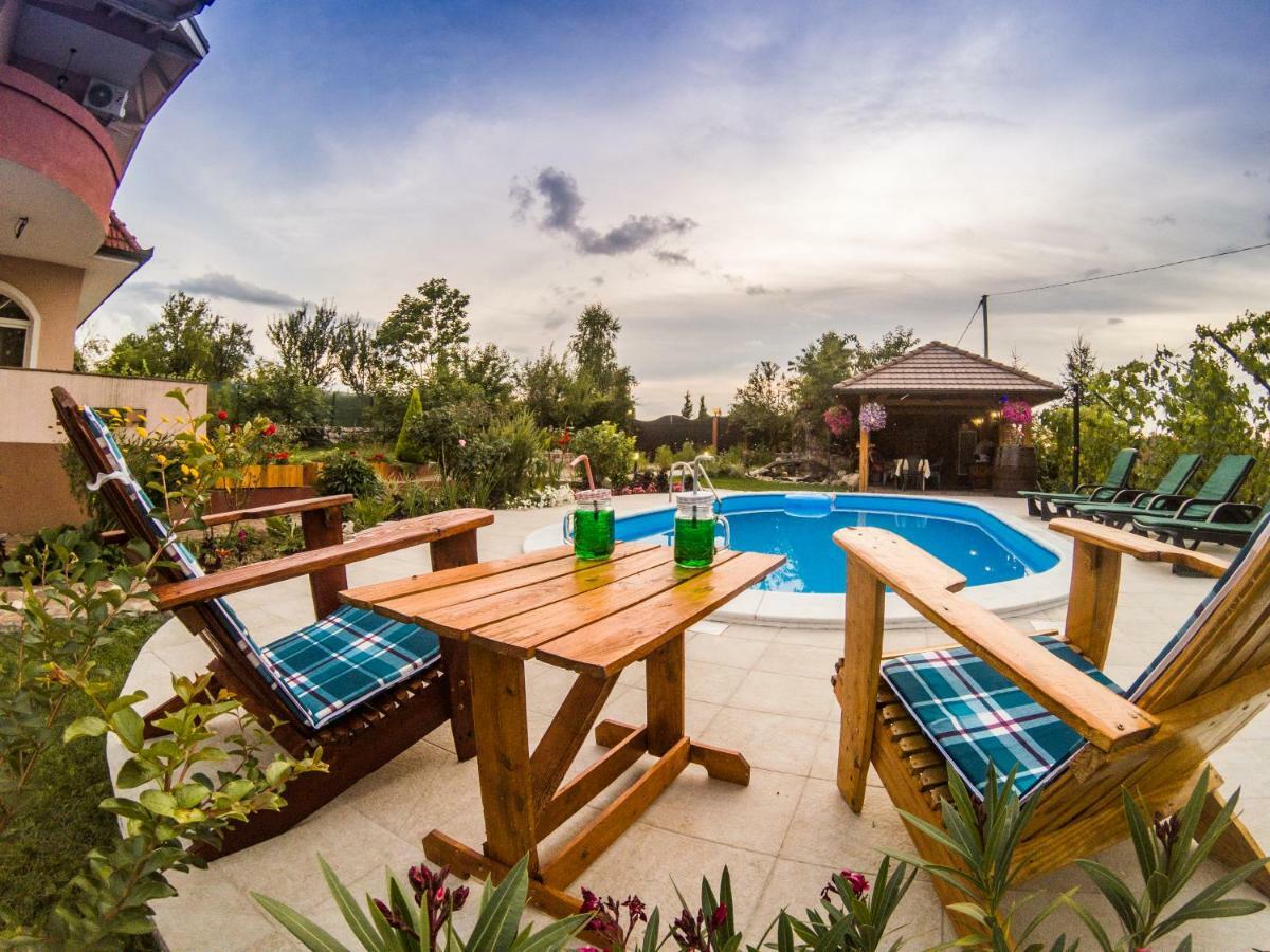 Villa Katarina With Pool 바냐루카 외부 사진